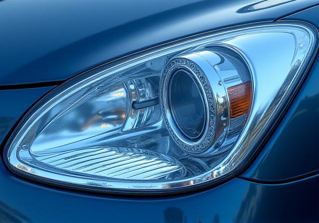 Stesso faro completamente trasparente e brillante dopo il restauro